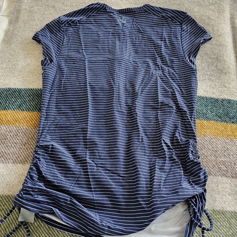 Carve Designs Short Sleeve Rashguard In Medium - Picture 5 of 7